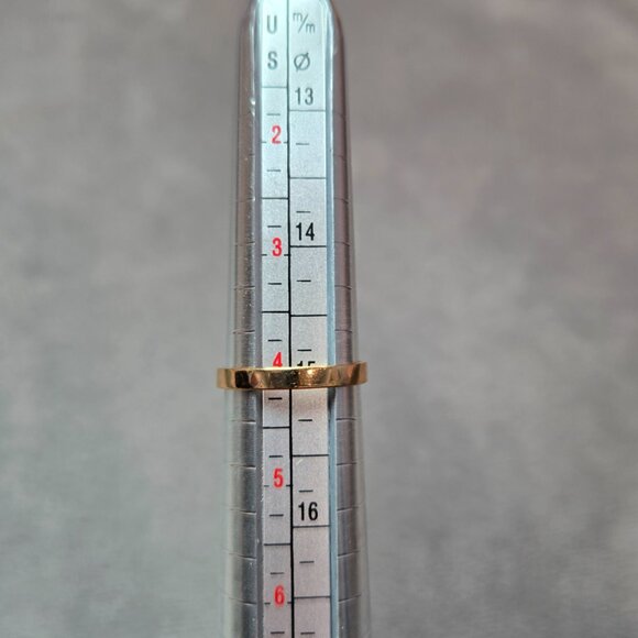 Elegant Jade Oval Ring with 6 Diamond Accents, Size 4 - Picture 9 of 10